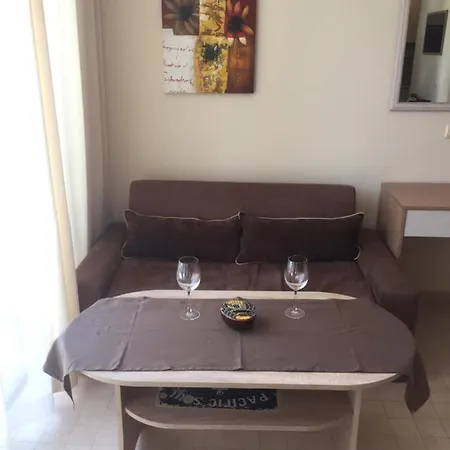 Life Large Studio Apartament
