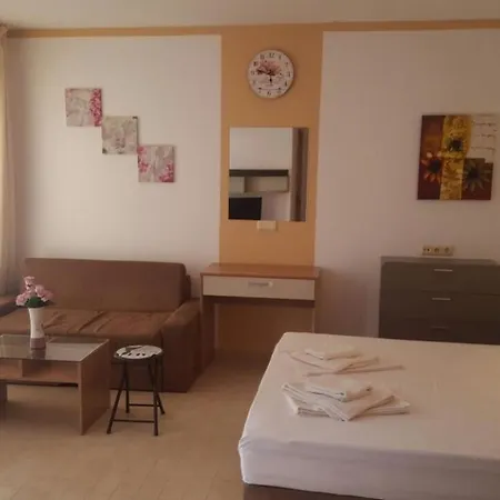 Life Large Studio Apartament